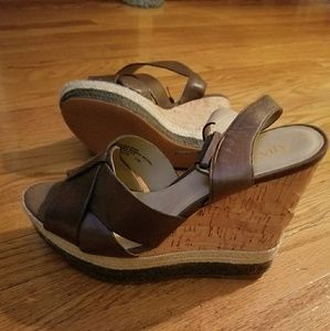 Brown Levity Wedges